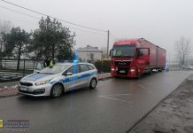 Niepołomice. Policyjne kontrole ciężarówek, które nie korzystają z obwodnicy. Kilkadziesiąt mandatów