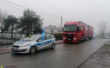 Niepołomice. Policyjne kontrole ciężarówek, które nie korzystają z obwodnicy. Kilkadziesiąt mandatów