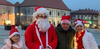 Na Rynku w Bochni Mikołaj rozdawał prezenty