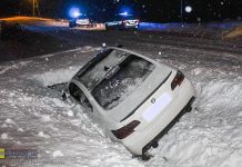 Nowy Wiśnicz. Ucieczka BMW przed policyjnym pościgiem zakończona w rowie