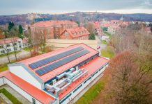Wiśnicz: Kolejne panele fotowoltaiczne na dachu „Plastyka”