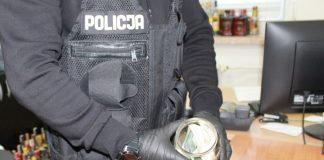 Brzesko: Nielegalny tytoń i alkohol. Policja zatrzymała 78-latka