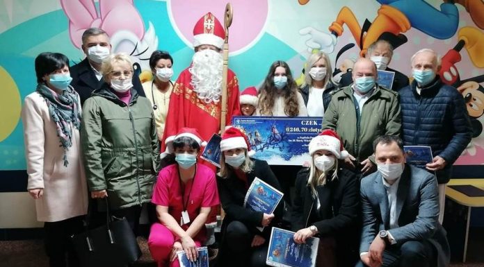 Szpital w Bochni. Święty Mikołaj odwiedził małych pacjentów na oddziale dziecięcym