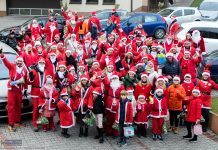 Bochnia. Biegające Mikołaje znów przygotowały i rozdały mnóstwo prezentów – ZDJĘCIA