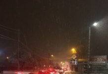 Zatory na drogach po opadach śniegu. Wydano kolejne ostrzeżenie