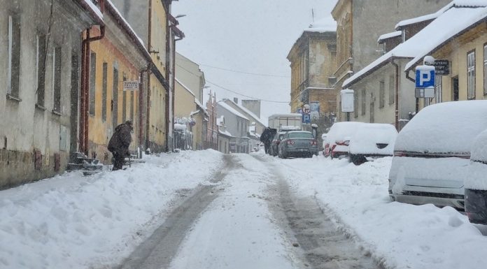 Bochnia. Radny o (nie)odśnieżaniu przystanków: „To jest paranoja”