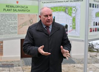 Bochnia. Burmistrz zwołał konferencję prasową ws. Plant z udziałem projektanta. „Nie jesteśmy przywiązani do multimediów” – WIDEO