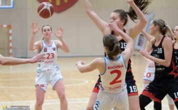 Koszykówka. Zwycięstwo Contimax MOSiR nad Liderem Swarzędz – ZDJĘCIA