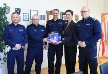 Brzeska policja spotyka się z przedszkolakami i uczniami. 10 tys. odblasków od urzędu marszałkowskiego