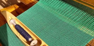 🔸 Pracownia tkacka – Weaving Hill