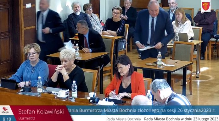 Dlaczego burmistrz wyszedł z sesji? Dziwne, że dopiero teraz – FELIETON