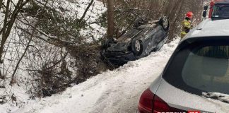 Kompletnie pijana kobieta dachowała w Porębie Spytkowskiej