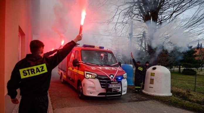 Bochnia. OSP Kolanów powitała nowy samochód ratowniczo-gaśniczy – ZDJĘCIA