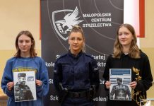 Spotkanie policjantów z klasami mundurowymi w Niepołomicach