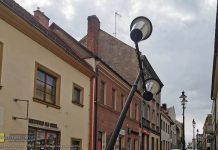 Bochnia. Znów złamana latarnia na ul. Wolnica