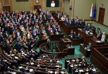 Sejm w obronie imienia Jana Pawła II. Co mówili i jak zagłosowali nasi posłowie?