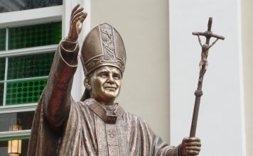 Jerzy Lysy: „Świętość Jana Pawła II broni się sama, bez pomocy apeli”