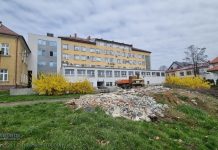 Przy szpitalu w Bochni powstanie 35 nowych miejsc parkingowych