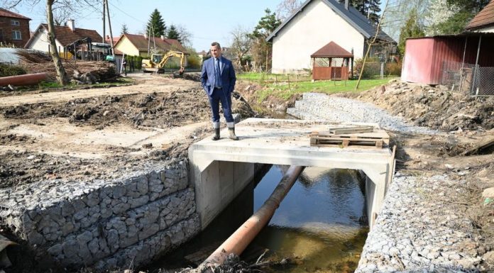 Rzezawa. Trwa przebudowa Potoku Jodłowskiego