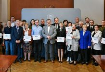 Powiat bocheński. Wręczono symboliczne czeki z dotacjami dla NGO