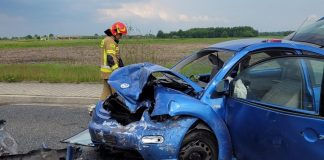Wypadek na drodze przy wjeździe na A4 w Bochni. Trzy osoby ranne – ZDJĘCIA