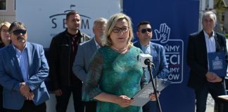 Bochnia. Posłanka Józefa Szczurek-Żelazko zachęcała do poparcia inicjatywy „Chrońmy dzieci – wspierajmy rodziców”