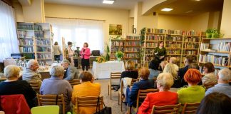 W filii nr 1 Biblioteki otwarto wystawę prac Teresy Mrugacz – ZDJĘCIA