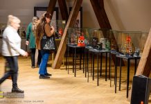 W Muzeum otwarto wystawę „Lampa co z nocy dzień czyniła” – ZDJĘCIA