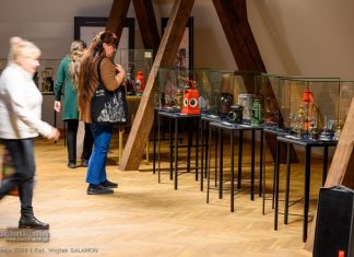 W Muzeum otwarto wystawę „Lampa co z nocy dzień czyniła” – ZDJĘCIA