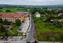 W Rzezawie otwarto nową drogę obok szkoły – ZDJĘCIA