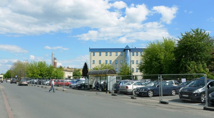 Kolejny etap budowy węzła przesiadkowego przy dworcu PKP. Jeszcze większe utrudnienia