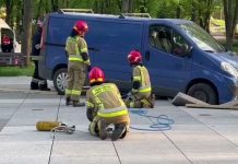 Skąd my to znamy? W Limanowej bus wpadł do fontanny multimedialnej