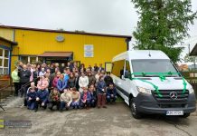 Warsztat Terapii Zajęciowej w Proszówkach z nowym busem – ZDJĘCIA