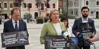 Politycy Zjednoczonej Prawicy na Rynku w Bochni pytali Donalda Tuska o sprawy migracyjne
