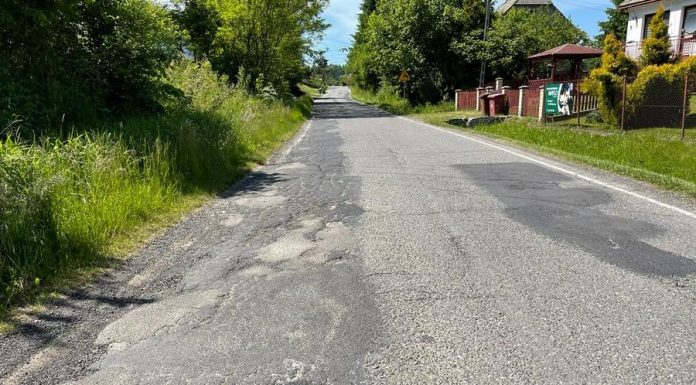 Powiat Bocheński: Prawie 6 mln zł dotacji na remont drogi w Nieprześni i Zawadzie