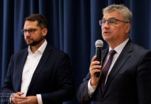 Radny Zając i poseł Krajewski o rządowych funduszach – tym razem w Trzcianie