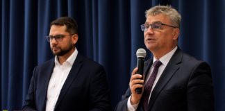 Radny Zając i poseł Krajewski o rządowych funduszach – tym razem w Trzcianie