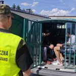 Pościg i zatrzymanie nielegalnych migrantów w Brzesku