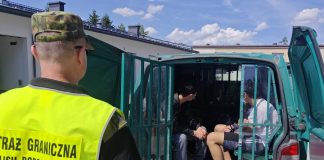 Pościg i zatrzymanie nielegalnych migrantów w Brzesku