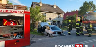 Brzeźnica. Nietrzeźwy kierowca bmw wjechał w ogrodzenia i przepust – ZDJĘCIA