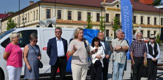 Politycy PiS na Rynku w Bochni mówili o programie „Rodzina 800+”