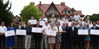 Ok. 14,7 mln zł dla samorządów w powiecie bocheńskim na zabytki. Przekazano symboliczne czeki – ZDJĘCIA