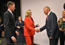 Szef rady powiatu w Brzesku odesłał otrzymany z nadania prezydenta Srebrny Krzyż Zasługi