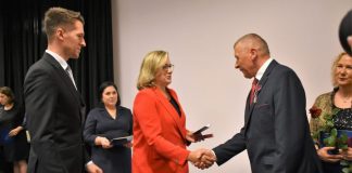 Szef rady powiatu w Brzesku odesłał otrzymany z nadania prezydenta Srebrny Krzyż Zasługi