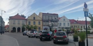Bochnia. Parkowanie przy Rynku nadal będzie darmowe i skośne?