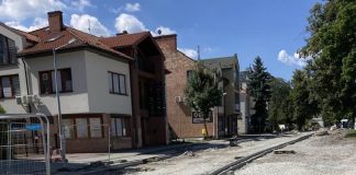 Ul. Poniatowskiego w Bochni. Po remoncie jezdnia będzie węższa niż dotychczas