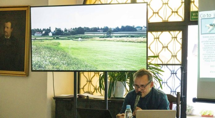 Muzeum. Jarosław Kucybała opowiedział o „Podróżach ultralekkim lotnictwem” – ZDJĘCIA