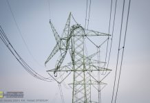 Nawałnica nad Bocheńszczyzną. Sfilmowane uderzenie pioruna, złamany słup linii wysokiego napięcia – ZDJĘCIA, WIDEO