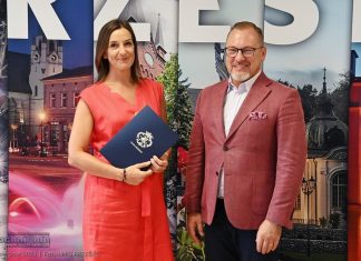 Dyrektorzy brzeskich szkół i przedszkoli – burmistrz wręczył akty powierzenia stanowisk