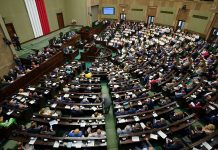 Sejm zarządził referendum. Jak w sprawie uchwały głosowali nasi posłowie?